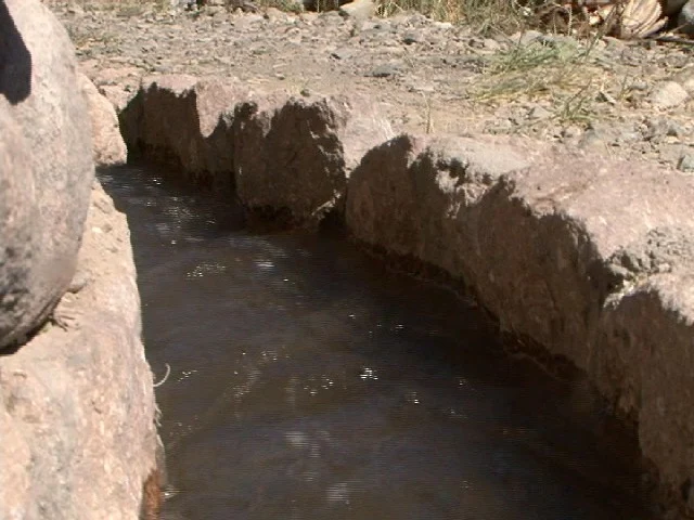 Agua por canal